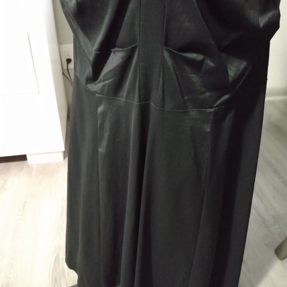 Dress - Picture 6 of 9